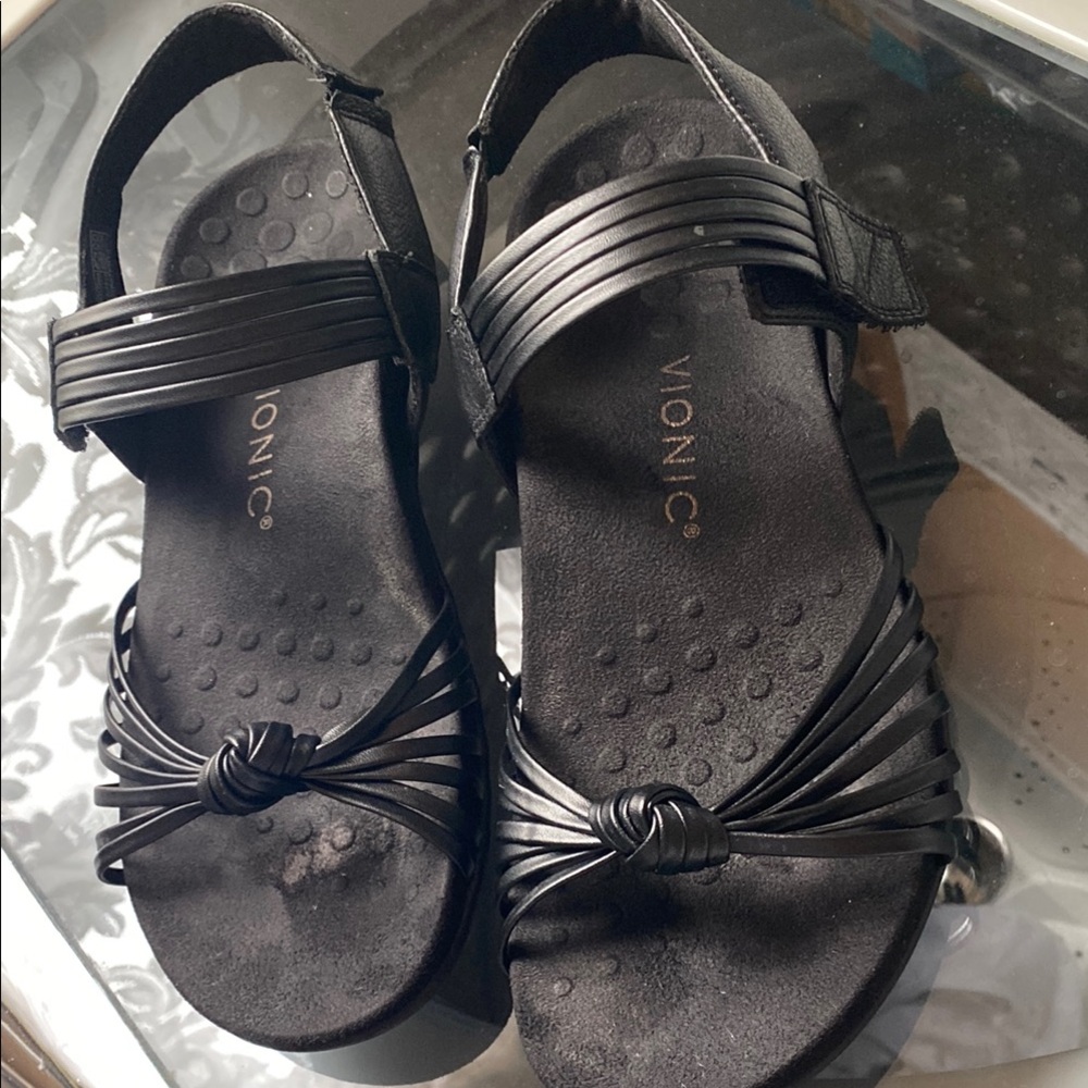 Preowned Vionic Black leather  Sandals with Arch Support US 8.5 Excellent
